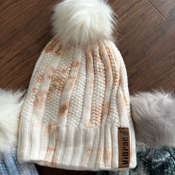 New in package 3 pack of Chenille toques with fur pompon top - lined - Picture 9 of 9